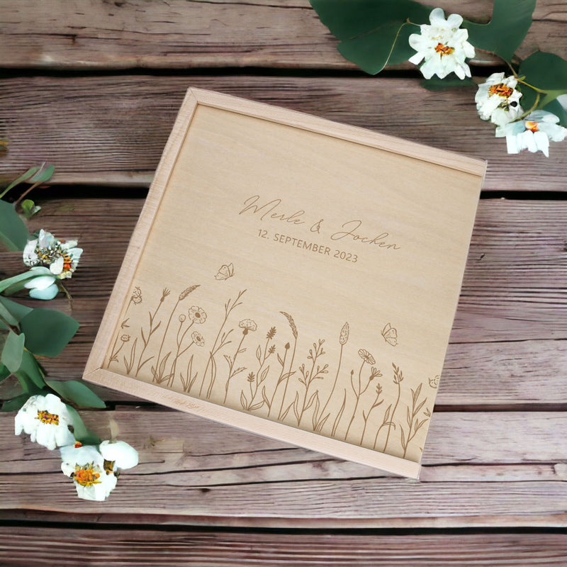 Personalisierte Erinnerungsbox - Fotobox als Geschenk zur Hochzeit, Verlobung, Sommerblumen