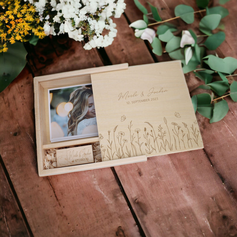 Personalisierte Erinnerungsbox - Fotobox als Geschenk zur Hochzeit, Verlobung, Sommerblumen