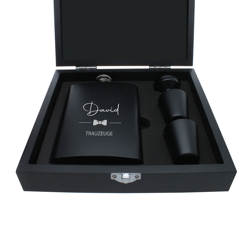 Flachmann schwarz mit Gravur als Geschenkset mit Becher Trichter Fliege FORYOU24