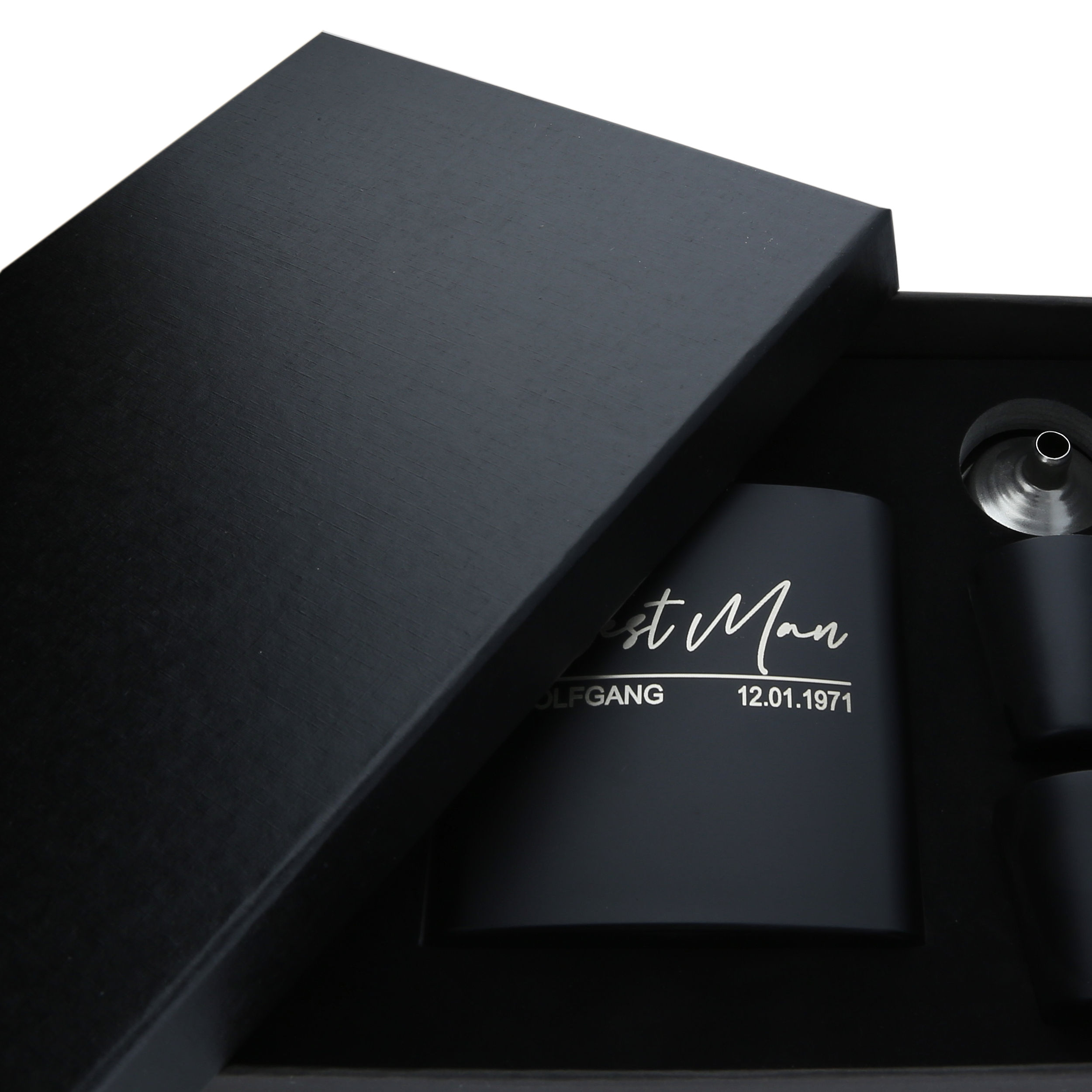 FORYOU24 Edelstahl Flachmann mit Gravur Set Matt-Schwarz mit Wunsch-Gravur Best Man 4 Becher, Trichter und Geschenkverpackung graviert mit Name Geschenkidee